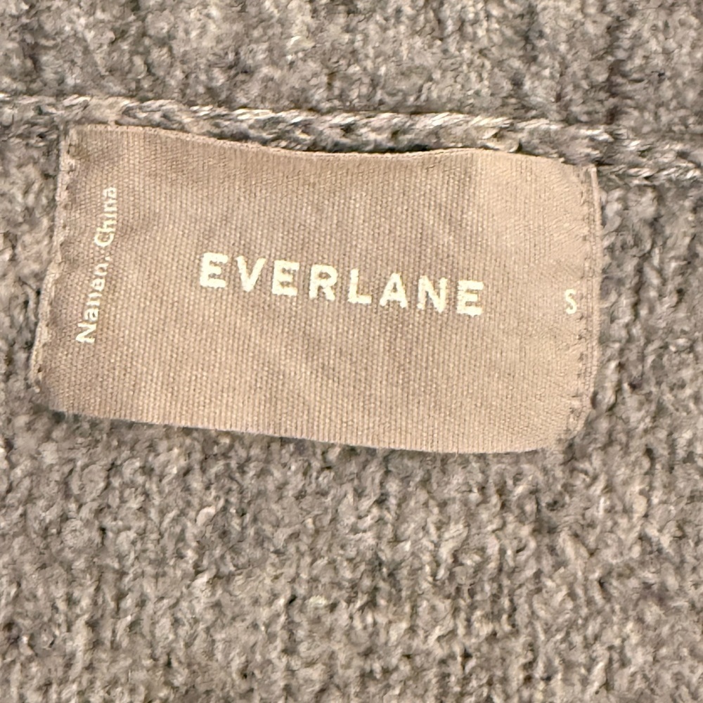 Everlane The Teddy V-Neck Sweater in Soft Gray, size Small - Picture 13 of 14